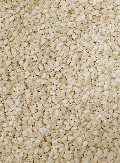 White, loose hulled sesame seeds